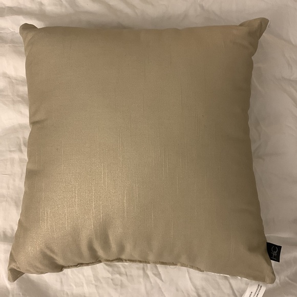 2 pack HC Textured Metallic 18" Square Decorative Pillow Rose Gold - Picture 6 of 9